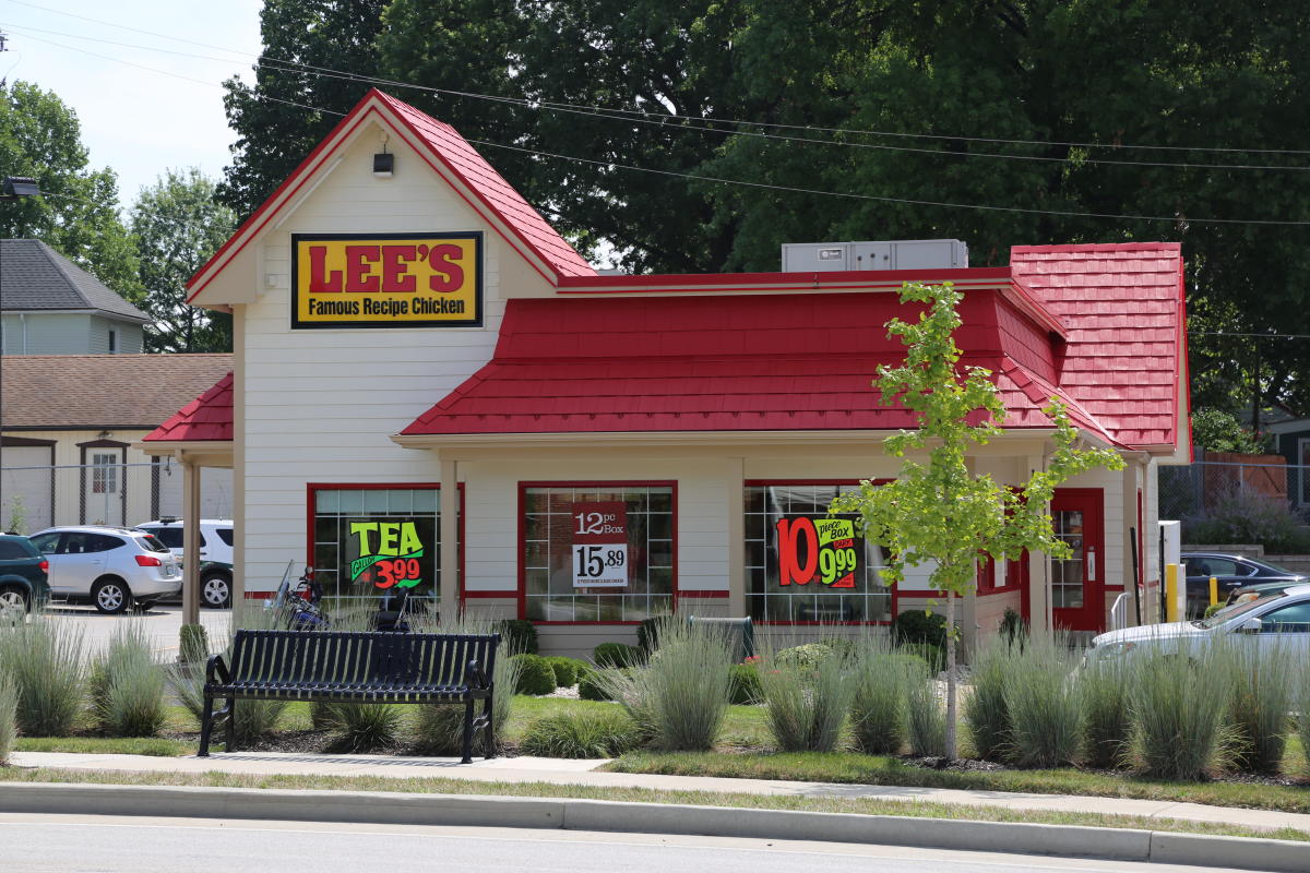 Lee's Famous Recipe Chicken Outlet